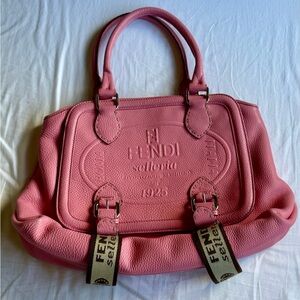 Gorgeous Fendi Selleria bag in PINK 💗 with 3 compartments, perfect travel bag.